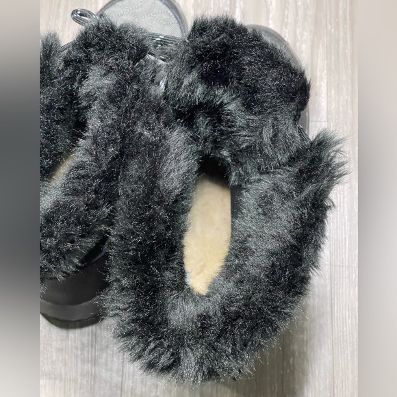 BearPaw Marina Black & Grey Fur Trim Boots - Picture 6 of 12